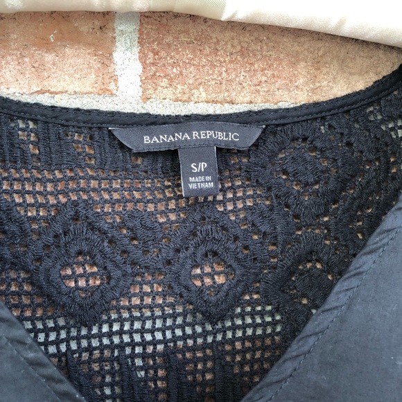 🌟SOLD Banana Republic 100% cotton shirt with lace and eyelet details - Picture 3 of 4